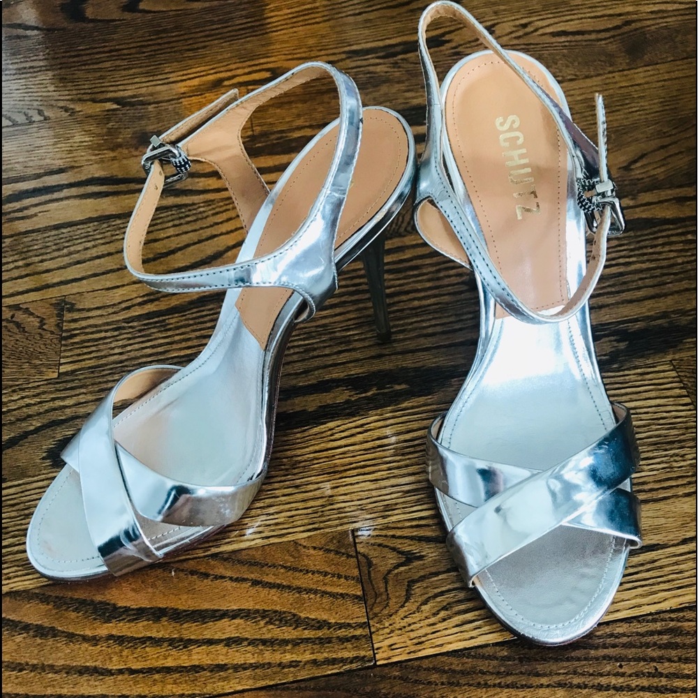 Sliver Schultz criss cross heels 8/